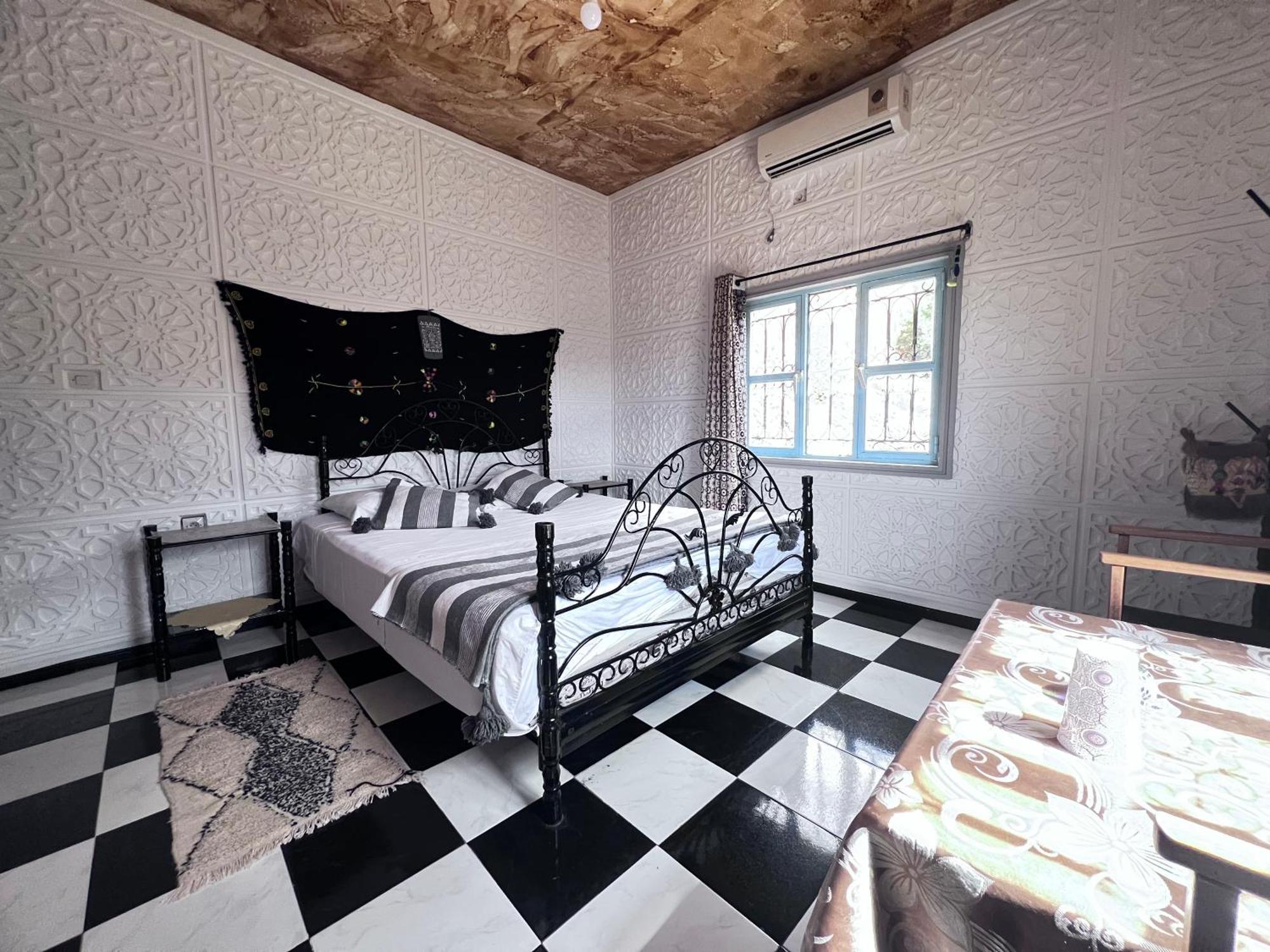 La Maison Traditionnelle Hotel Et Guesthouse Тафраут Екстериор снимка