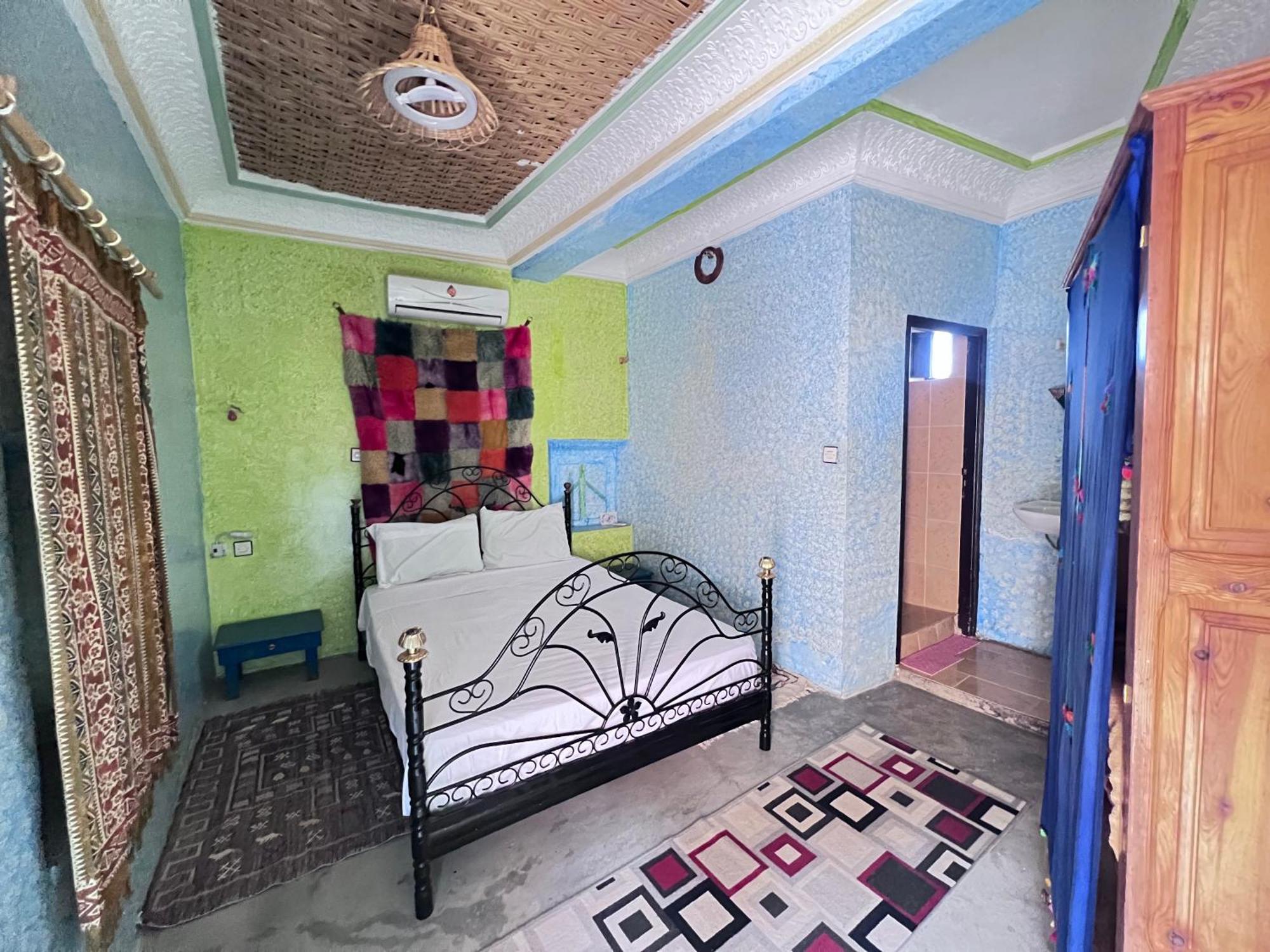 La Maison Traditionnelle Hotel Et Guesthouse Тафраут Екстериор снимка