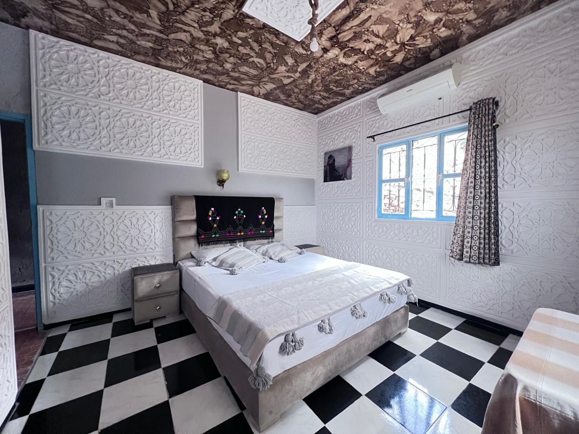 La Maison Traditionnelle Hotel Et Guesthouse Тафраут Екстериор снимка