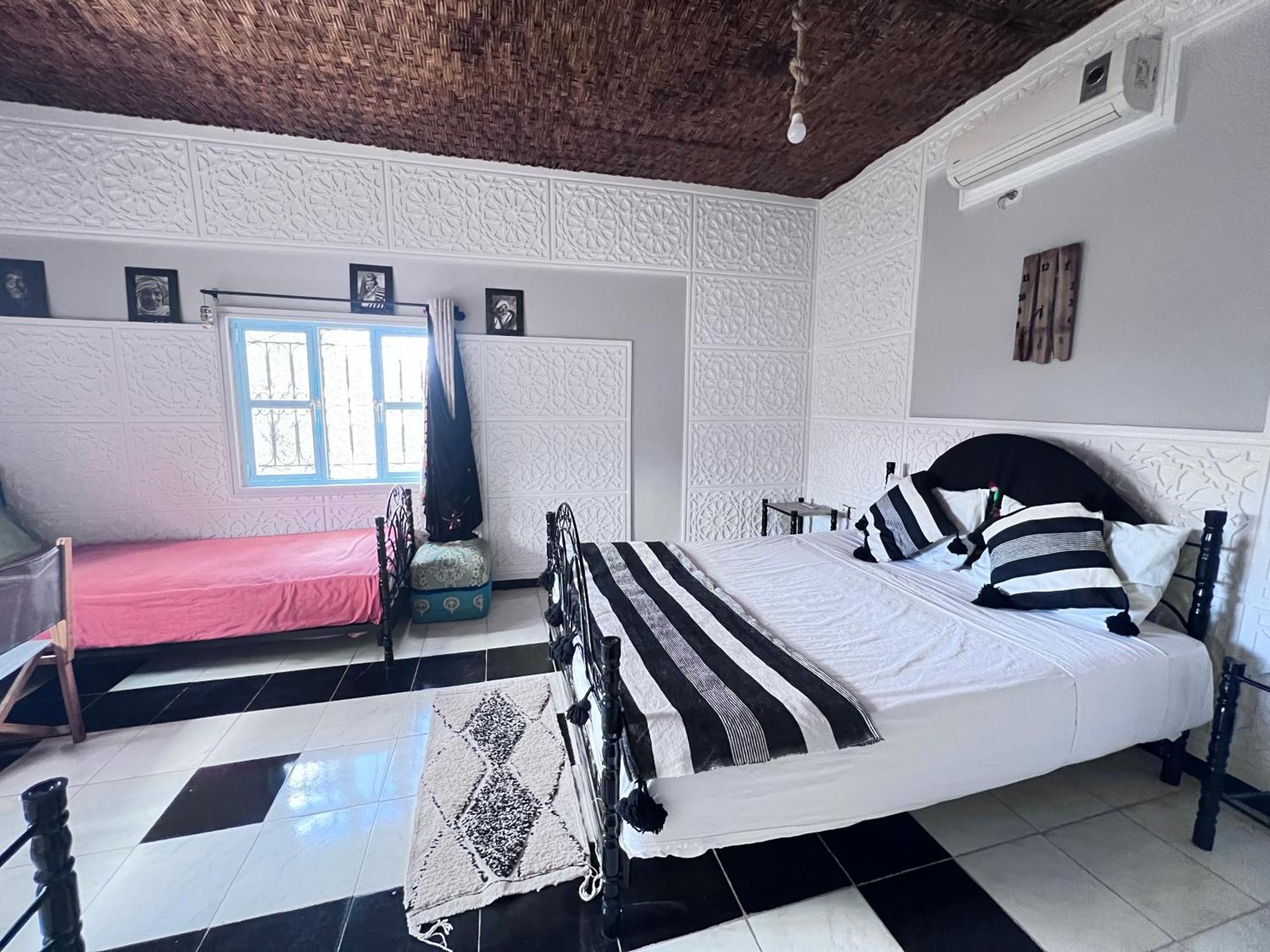 La Maison Traditionnelle Hotel Et Guesthouse Тафраут Екстериор снимка
