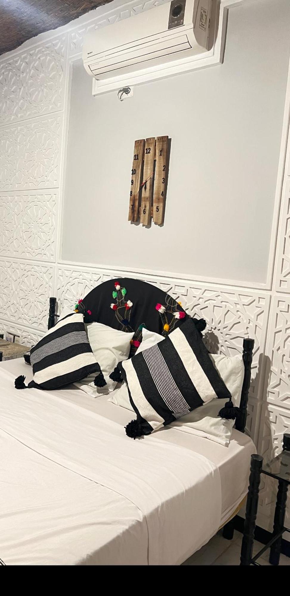 La Maison Traditionnelle Hotel Et Guesthouse Тафраут Екстериор снимка