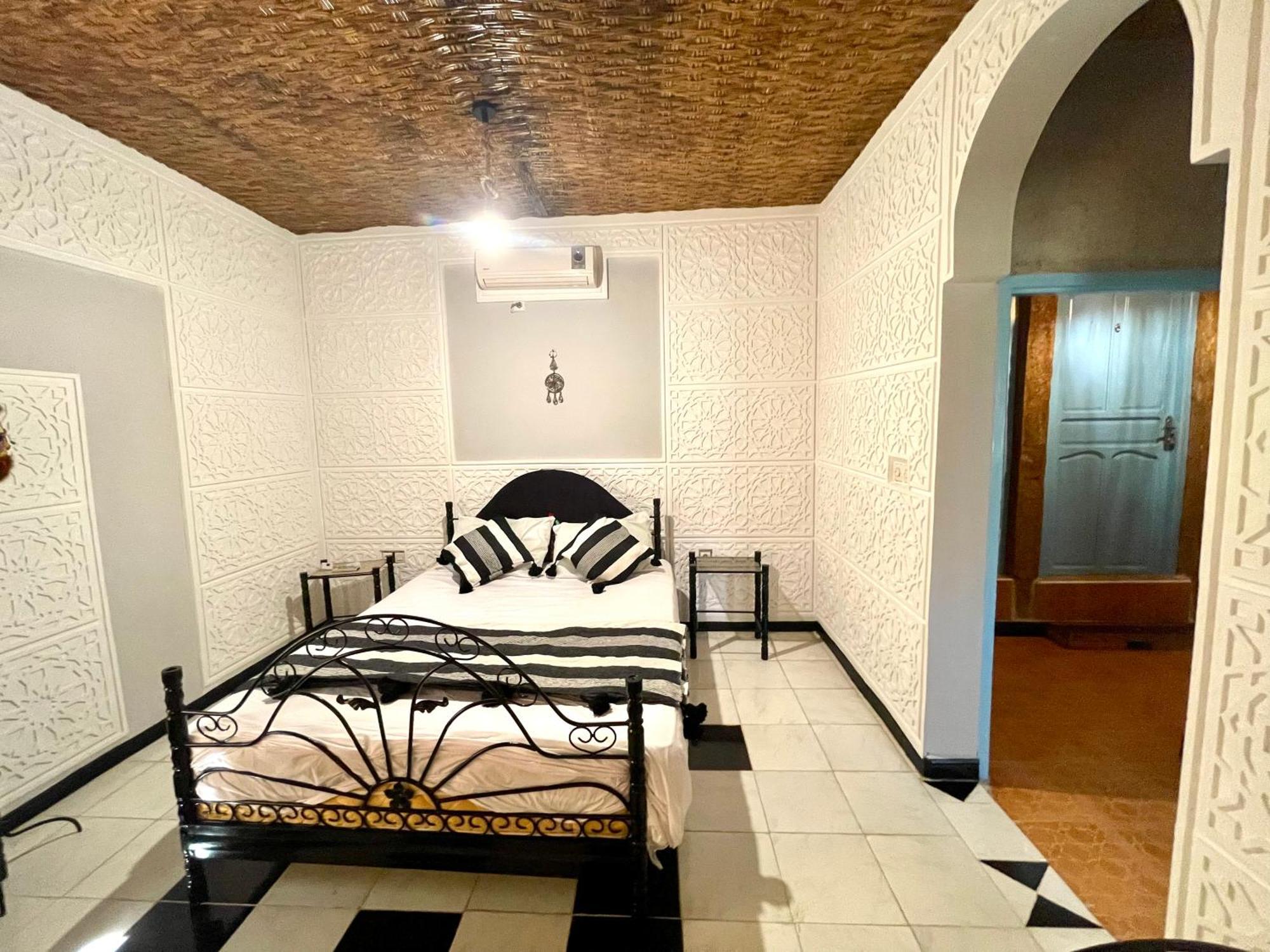 La Maison Traditionnelle Hotel Et Guesthouse Тафраут Екстериор снимка