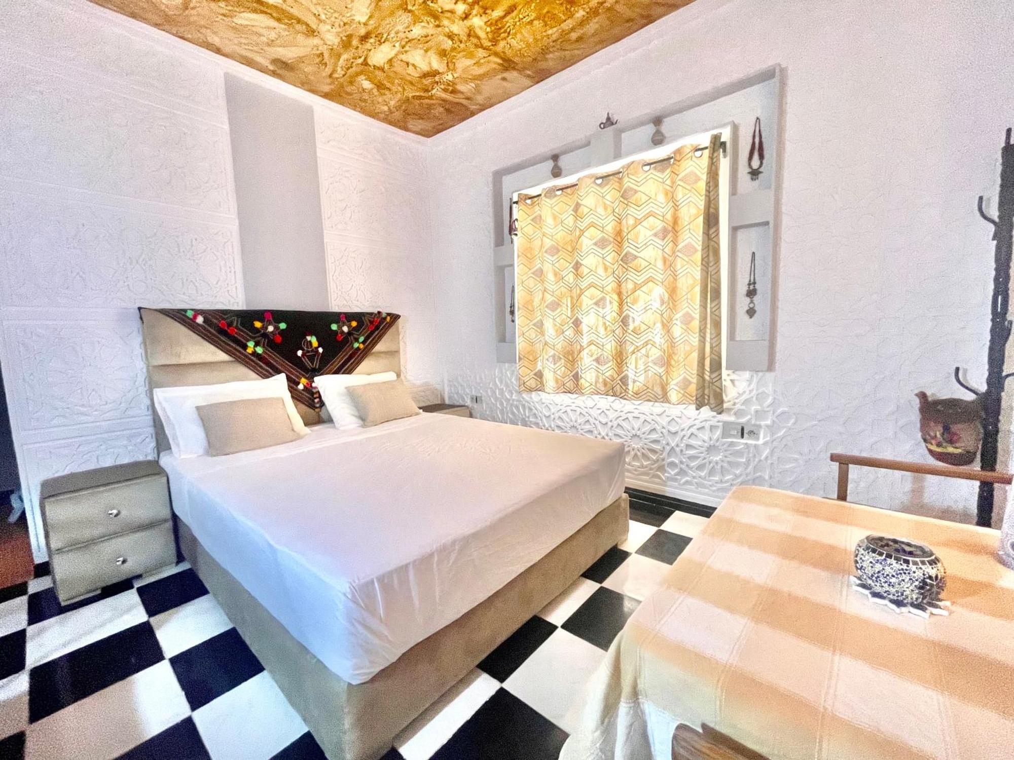 La Maison Traditionnelle Hotel Et Guesthouse Тафраут Екстериор снимка