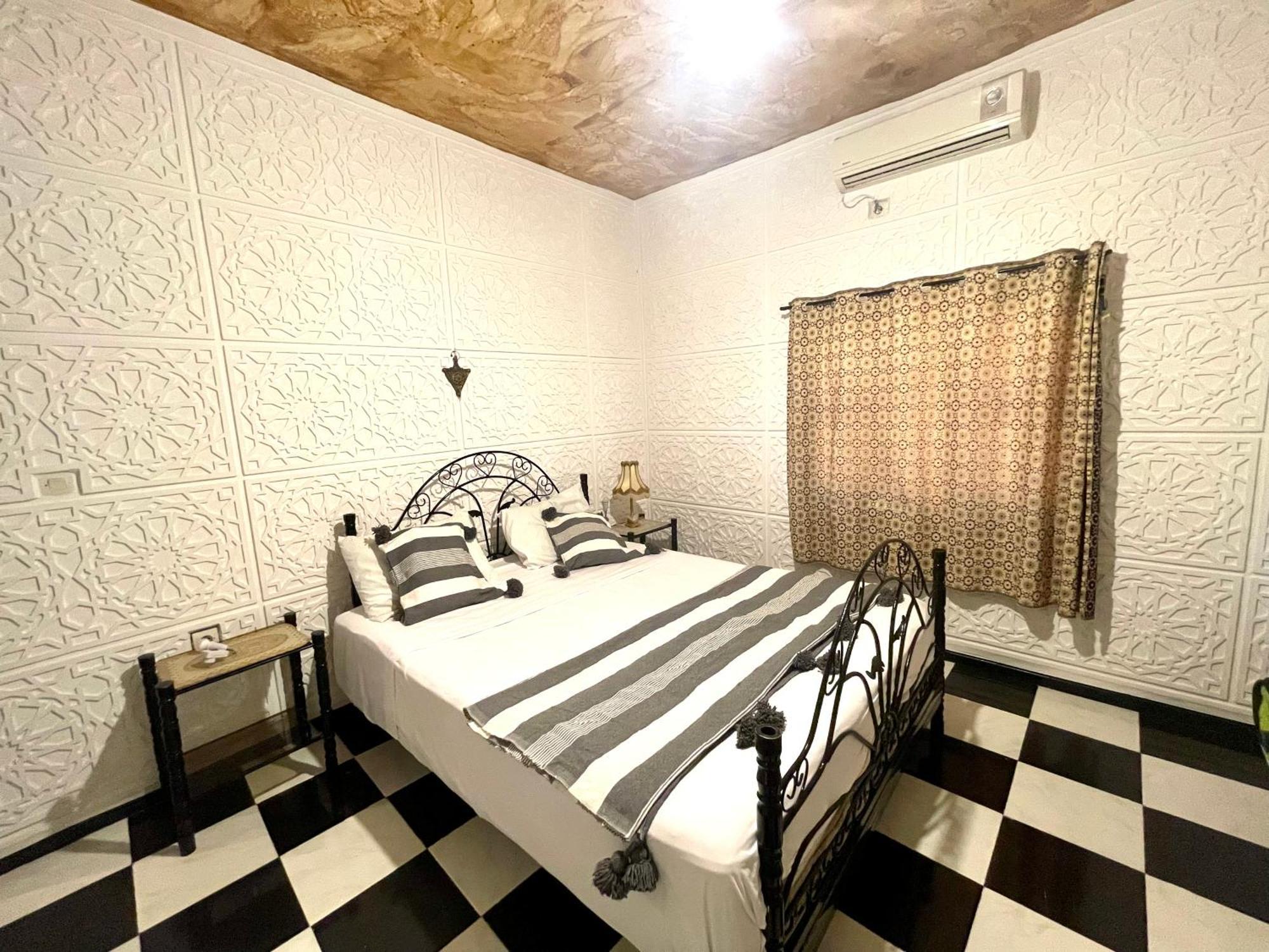 La Maison Traditionnelle Hotel Et Guesthouse Тафраут Екстериор снимка